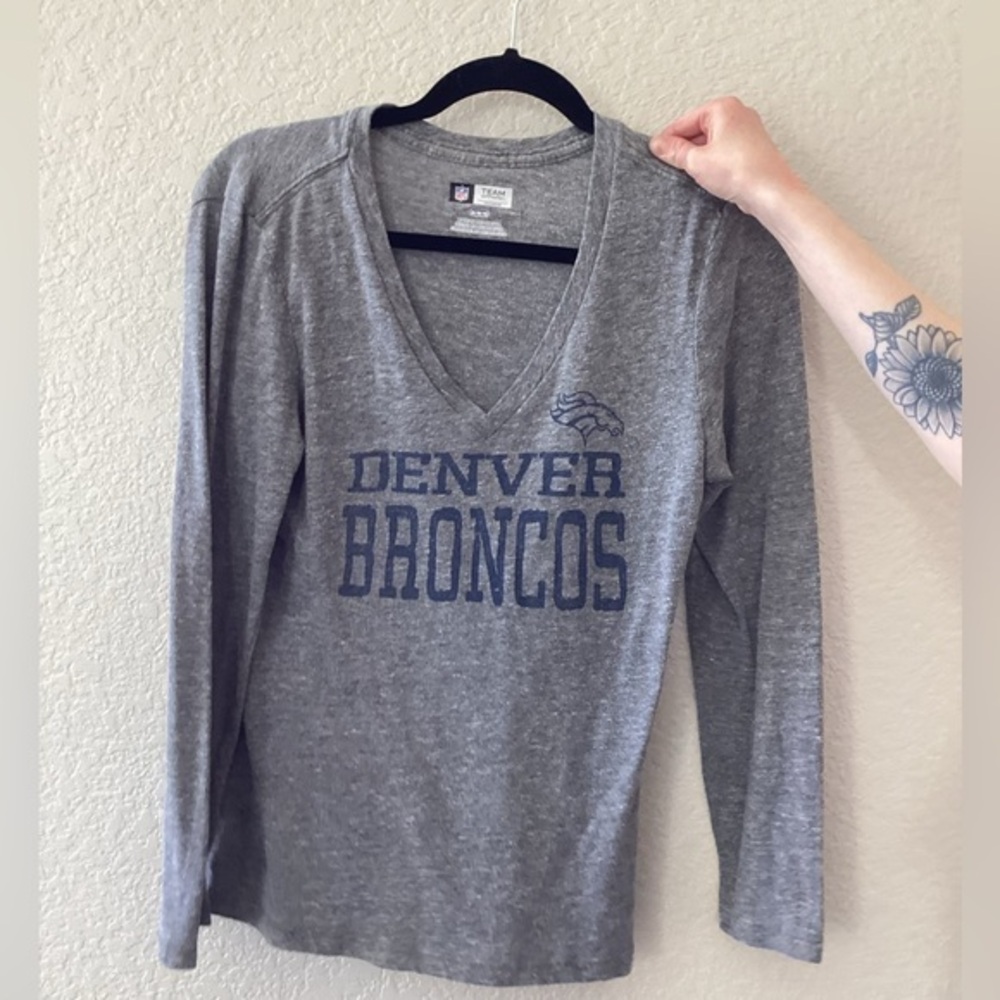 🆓 Denver broncos shirt Free w/ Purchase